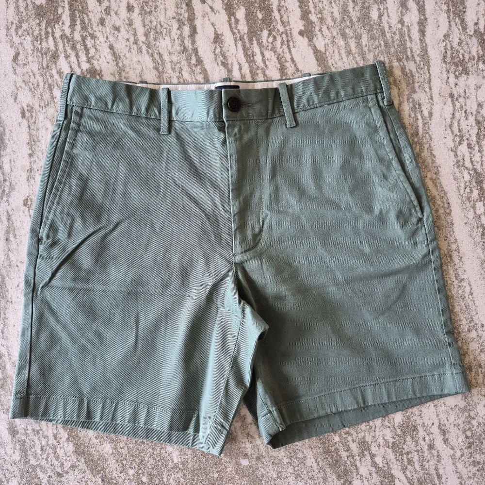 J. Crew Men's Flex Chino Short Waist 33